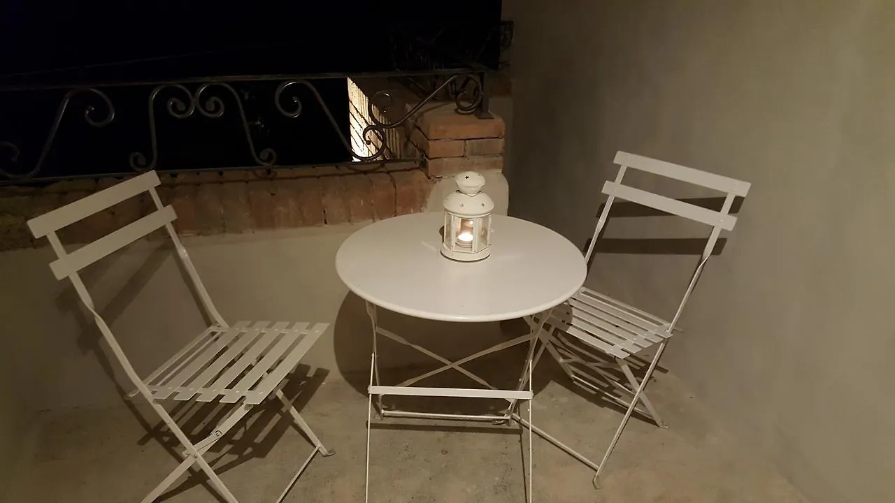 Montevenere 83 Villa Chiusi 0*,